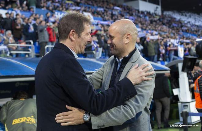 Saludo entre Miguel Ángel Ramírez y Luis Miguel Ramis. (Foto: LALIGA)