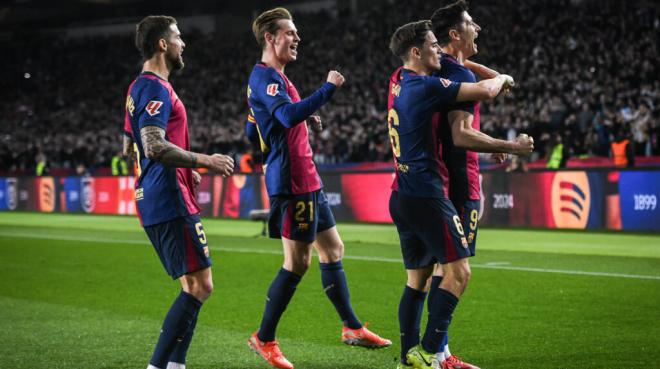 El Barcelona celebra el gol de Robert Lewandowski (foto: Cordon Press).