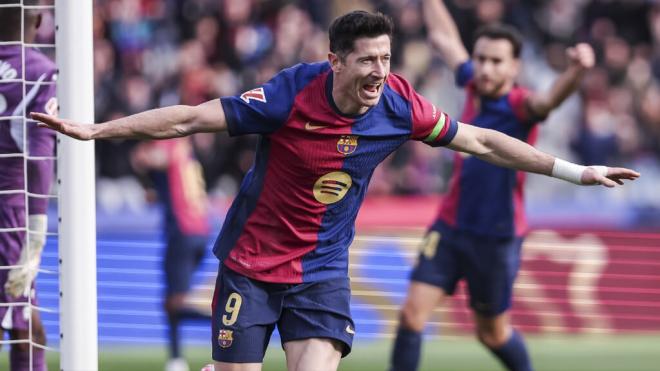 Robert Lewandowski celebrando un gol ante el Real Valladolid (Foto: Europa Press)