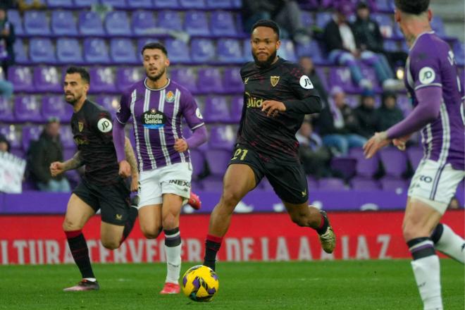 Chidera Ejuke, ante el Real Valladolid (Foto: Cordon Press).