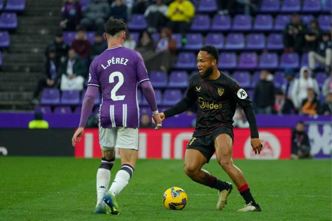 Chidera Ejuke, ante el Real Valladolid (Foto: Cordon Press).