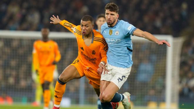 Mbappé y Rubén Dias durante el City-Madrid (Cordon Press)