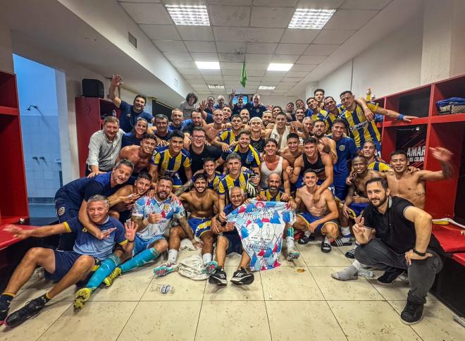 Los jugadores de Rosario Central celebran en el vestuario del Estadio Marcelo Bielsa (Foto: RC).