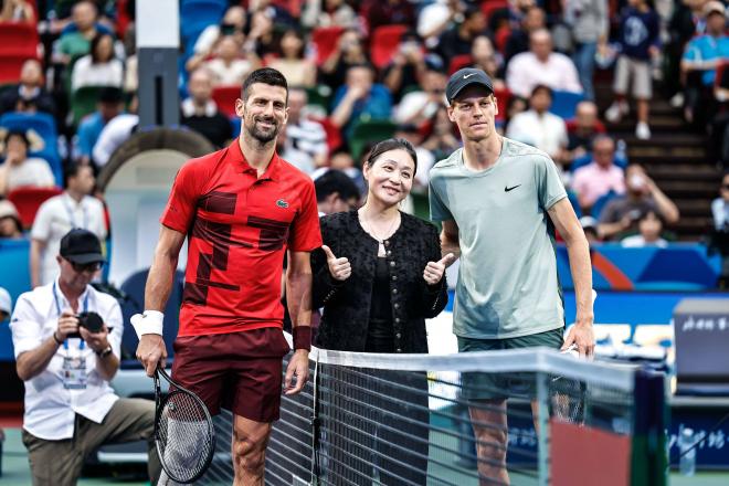 Novak Djokovic y Jannik Sinner, en el Shanghai Rolex Masters (Foto: Cordon Press).