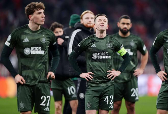 Los jugadores del Celtic lamentan su eliminación ante el Bayern de Múnich (Foto: Cordon Press).