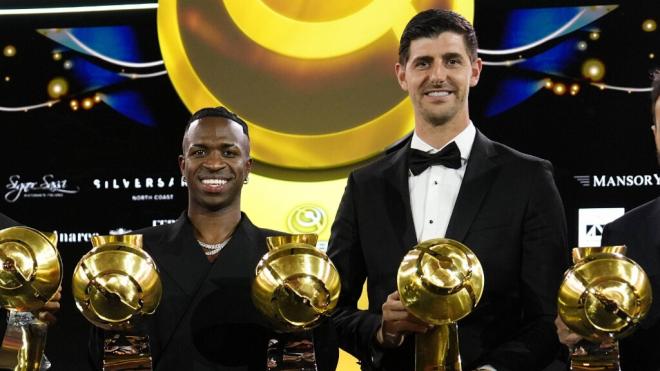 Vinicius y Courtois en la gala del Globe Soccer, en Dubai (Cordon Press)