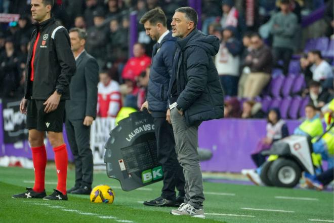 García Pimienta, ante el Real Valladolid (Foto: Cordon Press).