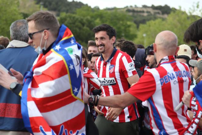 Stefan Savic celebra el título de liga 2020/2021 con los aficionados (Cordon Press)