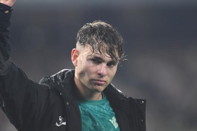 Ángel Ortiz, lesionado en el Betis-Real Sociedad (Foto: Kiko Hurtado).