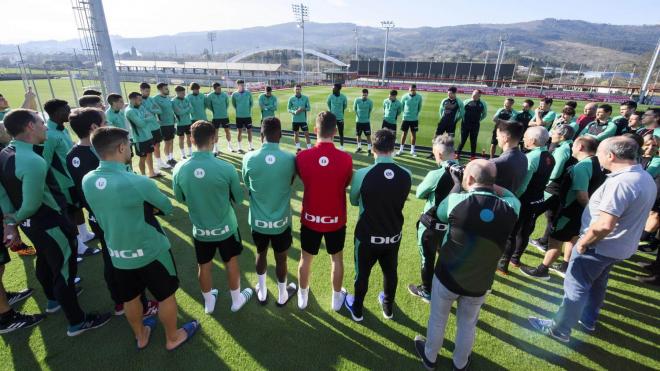 Óscar de Marcos anuncia su despedida del fútbol en Lezama (Foto: Athletic Club).
