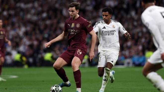 Rodrygo Goes, ante Nico González en el Real Madrid-Manchester City (foto: Cordon Press),