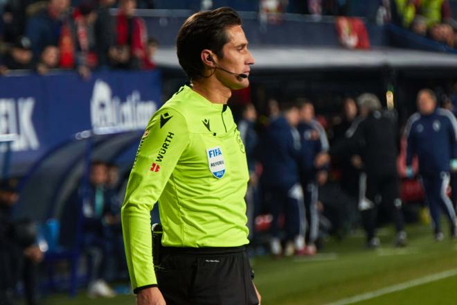 José Luis Munuera Montero, durante un partido de LALIGA (Foto: Cordon Press).