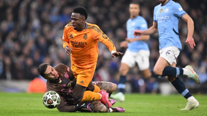 Ederson y Vinicius en el City - Real Madrid (Cordon Press)