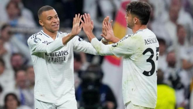 Kylian Mbappé y Raúl Asencio, en el partido contra el Manchester City (Foto: X)