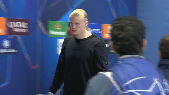 Erling Haaland saliendo del Santiago Bernabéu (ElDesmarque)