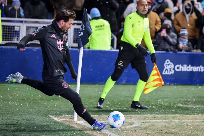 Leo Messi lanza un córner en el Sporting Kansas City-Inter Miami (Foto: Cordon Press).