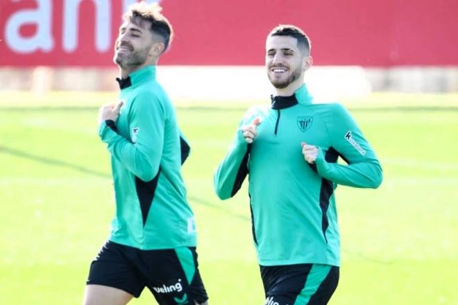 Oihan Sancet y Yeray Álvarez entrenando en Lezama (Foto: Athletic Club).