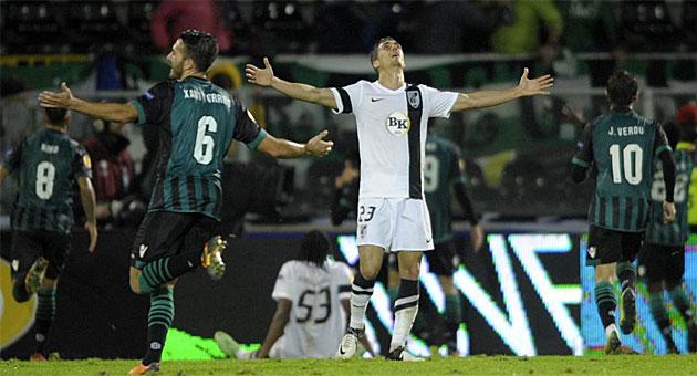 El Betis celebra un gol ante el Guimarães (Foto: RBB)