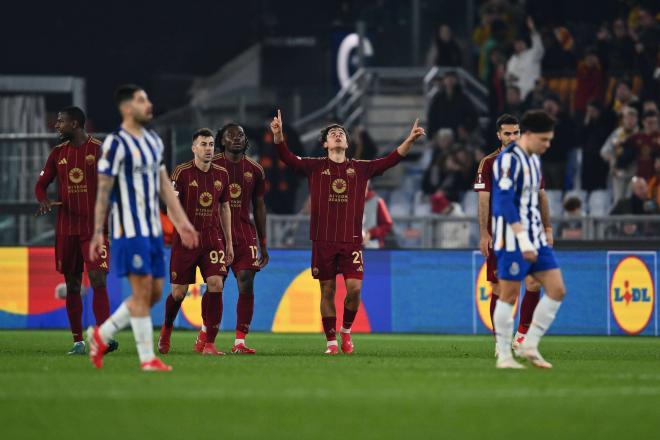 Paulo Dybala celebra su gol en al Oporto de Samu Omorodion (Foto: CordonPress).