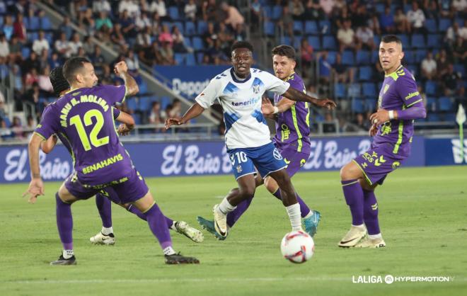 Lance del Tenerife - Málaga CF de la primera vuelta (Foto: LALIGA).