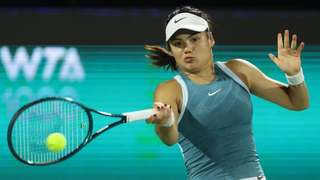 Emma Raducanu, durante un partido en Dubai (foto: EFE).