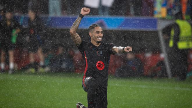 Raphinha celebrando su gol ante el Benfica (Cordon Press)