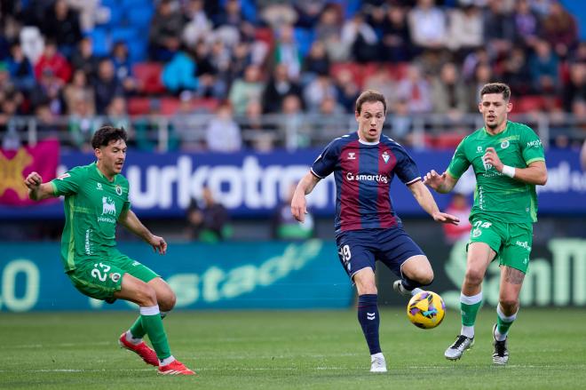 Jon Bautista en el Eibar - Racing (Foto: LALIGA).