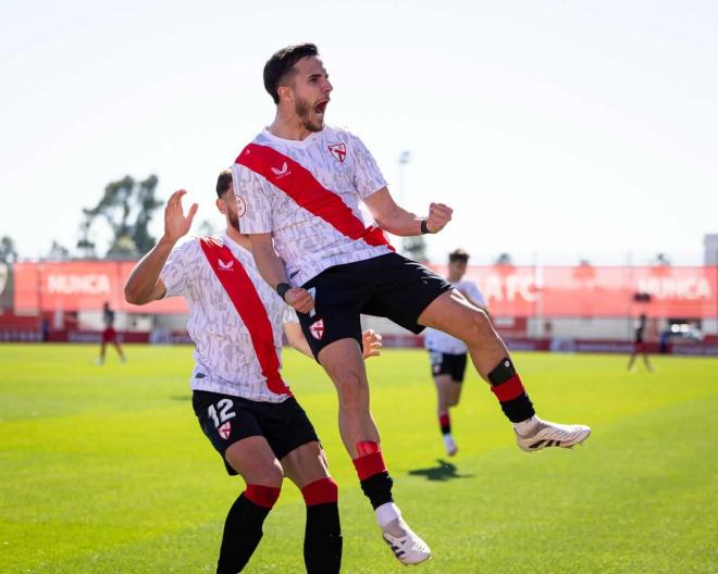 Alexandro, celebrando su gol ante el Hércules (Foto: SFC).