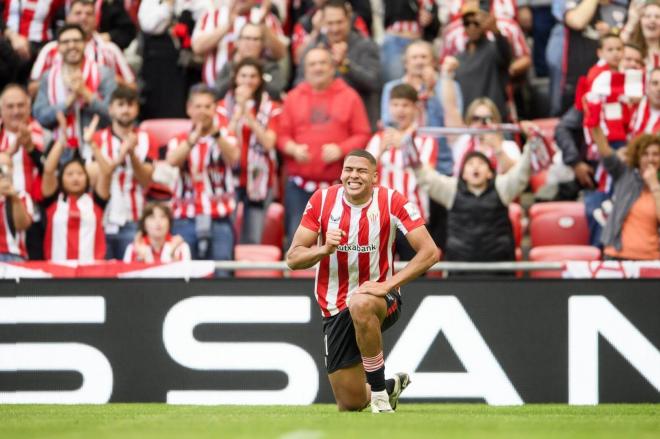 La alegría de Maroan Sannadi tras su gol ante el Real Valladolid en San Mamés (Foto: Athletic Club).