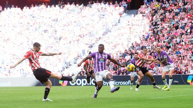 Tiro de Oihan sancet ante el Valladolid en San Mamés (Foto: Athletic Club).