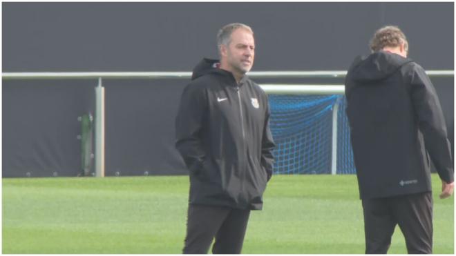 Hansi Flick, en el último entrenamiento del Barcelona.