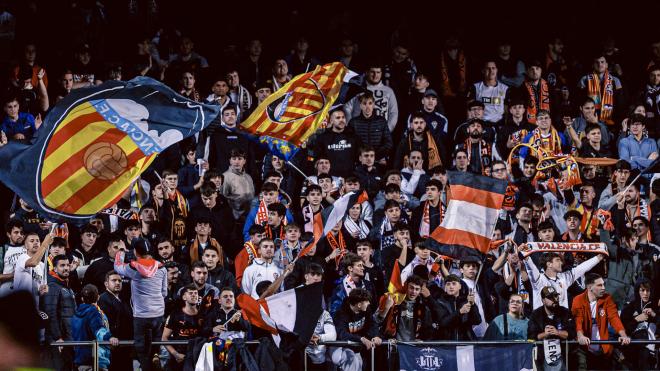 Mestalla lleno de noche