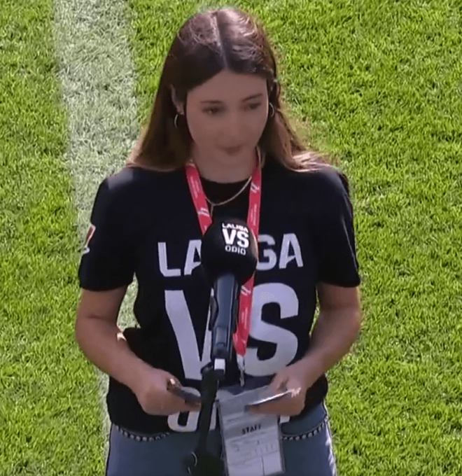 Raquel, durante la lectura de su manifiesto en Riazor.