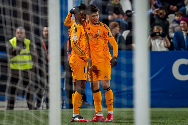 Endrick y Arda Güler celebrando un gol con el Real Madrid (Cordon Press)