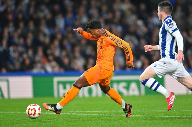 Endrick, rematando en el Reale Arena (Foto: Cordon PRess)