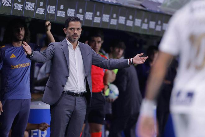 Fernando Gago levanta las manos en el Boca Juniors-Alianza Lima (FOTO: EFE).