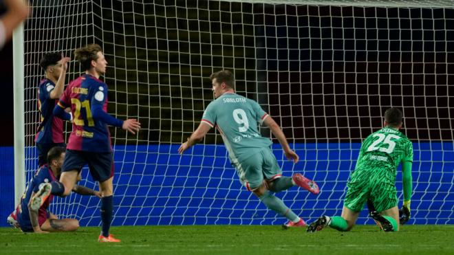 Julián Álvarez en el Barça - Atlético de Copa del Rey (Foto: EFE)