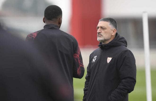 García Pimienta y Dodi Lukebakio, en la sesión del miércoles (Foto: Kiko Hurtado).