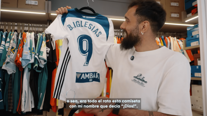 Borja Iglesias con su camiseta del Real Zaragoza. (Foto: YouTube)