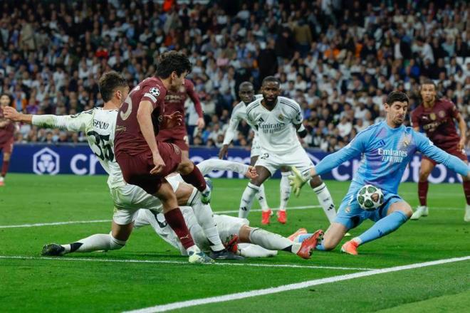 Abdukodir Khusanov ante el Madrid. (Foto: EFE)