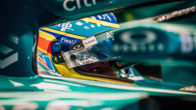 Fernando Alonso, durante los test de pretemporada en Bahréin (Foto: Aston Martin).