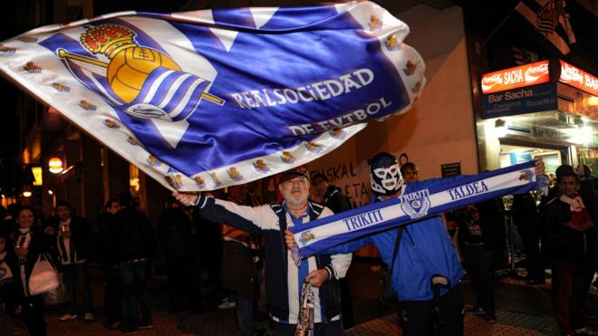 Aficionados de la Real Sociedad animando a su equipo (Cordon Press)