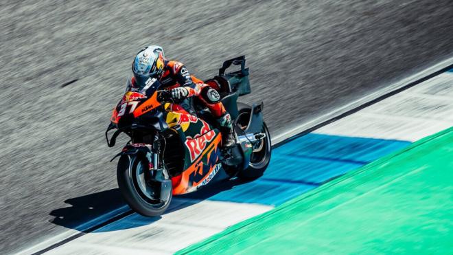 Pedro Acosta, durante los test de pretemporada de MotoGP (Foto: KTM).