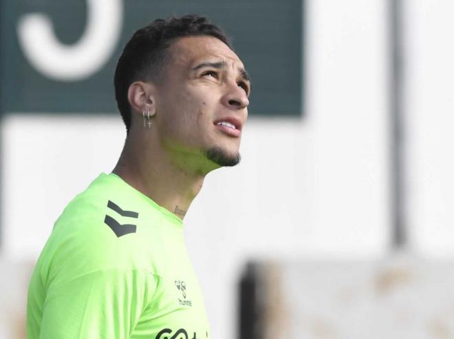 Antony en un entrenamiento del Betis (Foto: Kiko Hurtado).