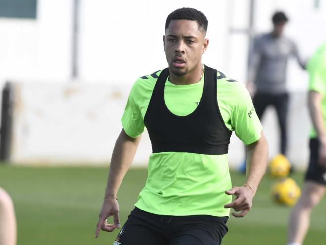 Vitor Roque, en el entrenamiento de este jueves (Foto: Kiko Hurtado).