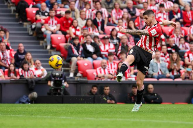 Oihan Sancet, en el partido Athletic Club-Real Valladolid; el 'Ciervo' lleva ya tiempo fuera de combate (Foto: EFE).