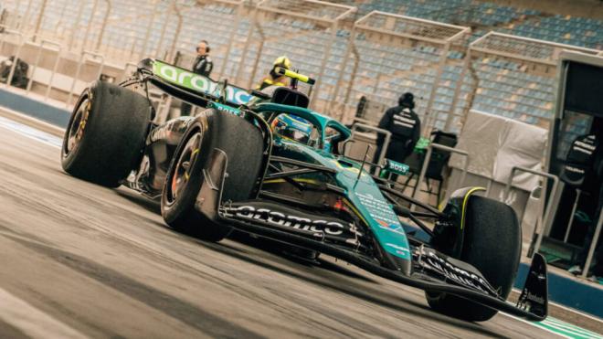 Fernando Alonso, durante los test de Bahréin (Foto: Aston Martin).