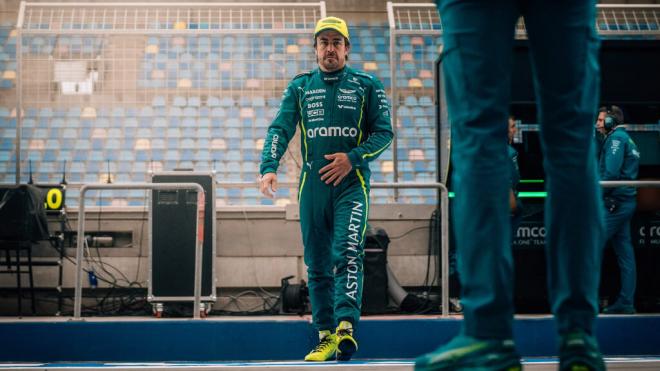 Fernando Alonso, durante los test de Bahréin (Foto: Aston Martin).