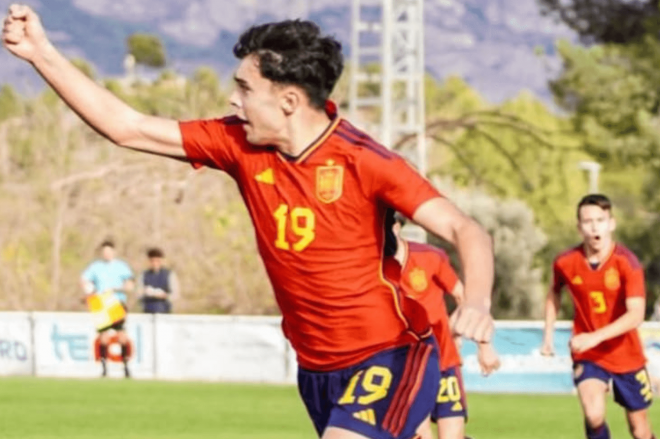 Pablo Aparicio con la selección sub 15 (Foto: pabloapaaa).