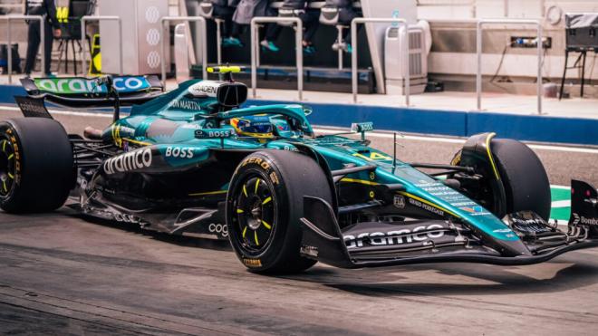 Fernando Alonso, en los test de Bahréin (Foto: Aston Martin).